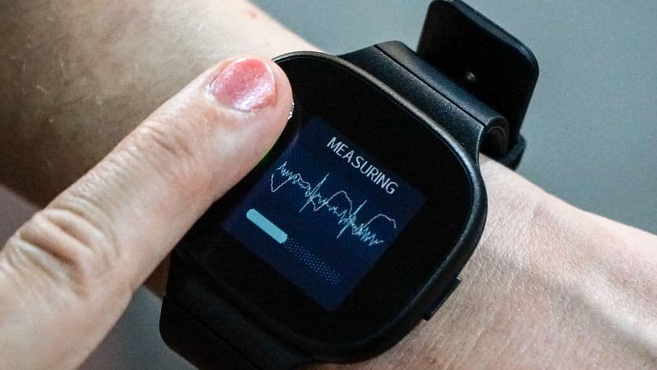 asus vivowatch bp arrives with blood pressure monitoring and ecg feature - asus vivowatch bp