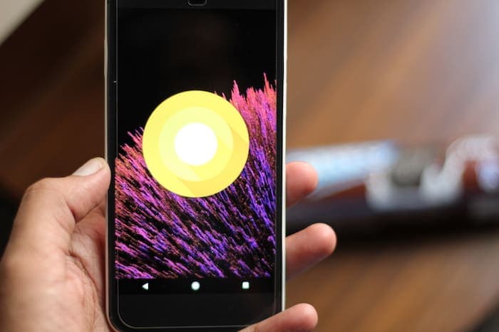se rumorea que android p traerá soporte nativo para pantallas plegables y un notch similar al del iphone x - revisión de android oreo