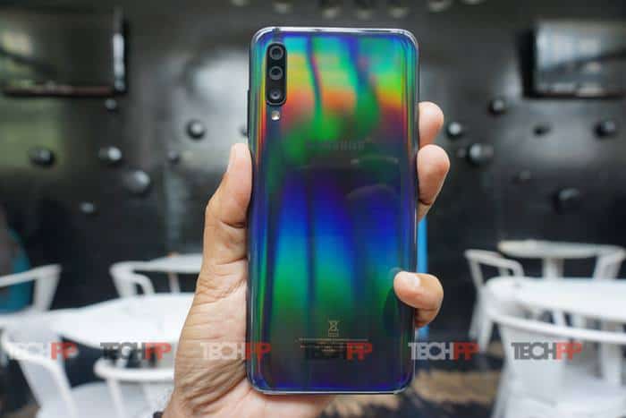 migliori smartphone con tripla fotocamera di fascia media che puoi comprare nel 2020 - recensione samsung galaxy a70 7