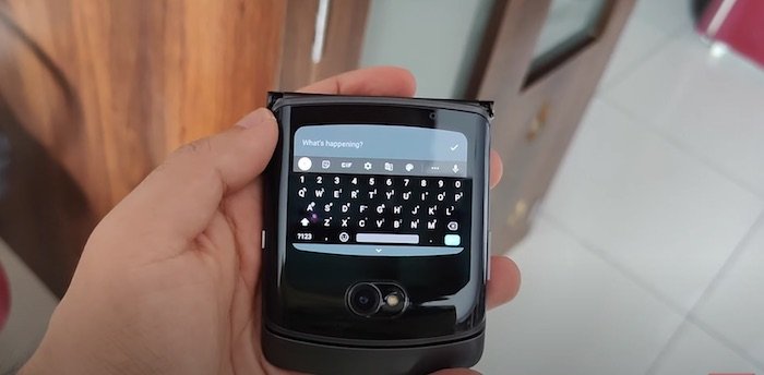motorola razr 5g: the samsung's galaxy just got 'flipped' - moto razr quick view