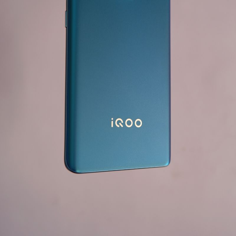 diseño iqoo