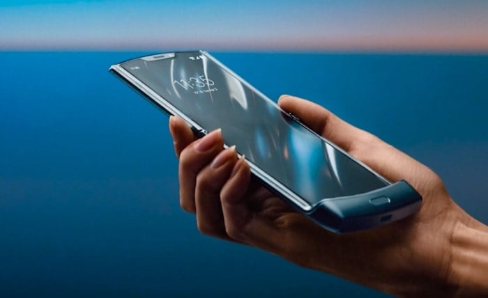 moto renverse les téléphones pliables avec le razr, et réussit ! - motorla razr 1