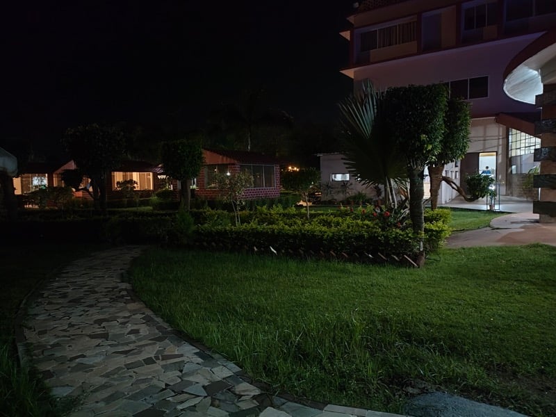 foto en baja luz del gt neo 3t