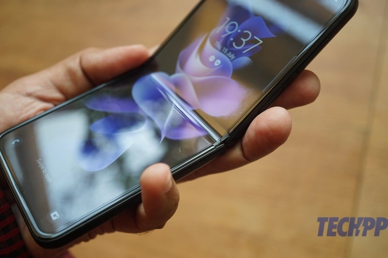 6 reasons why foldable smartphones are still not mainstream - samsung galaxy z flip 3 review 25