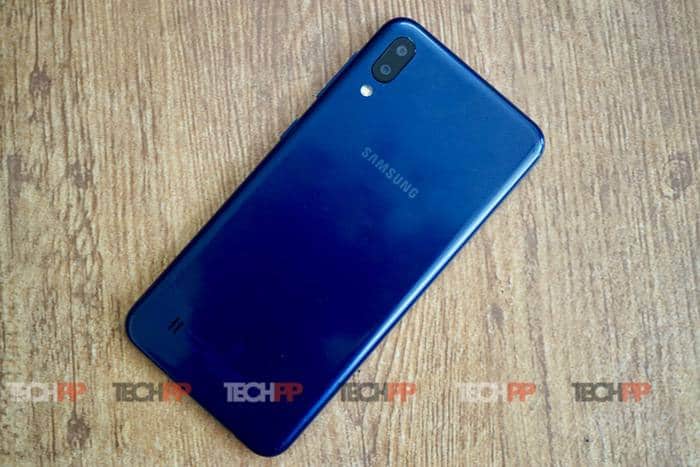 samsung galaxy m10 review: o soldado raso da série m - revisão do samsung galaxy m10 3