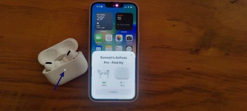 AirPods Proの白いライト