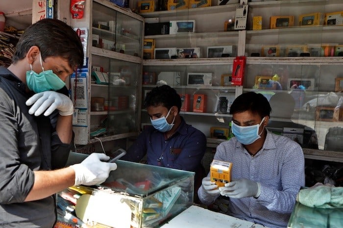marché indien des smartphones presque divisé par deux par le covid - marché indien des smartphones covid
