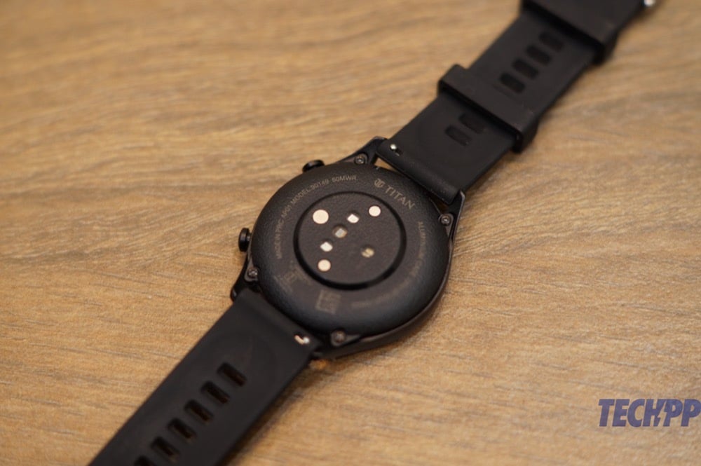 revisión del titan smart pro: un dispositivo portátil rico en funciones pero corto en lo esencial de los relojes inteligentes - parte trasera de la revisión del titan smart pro