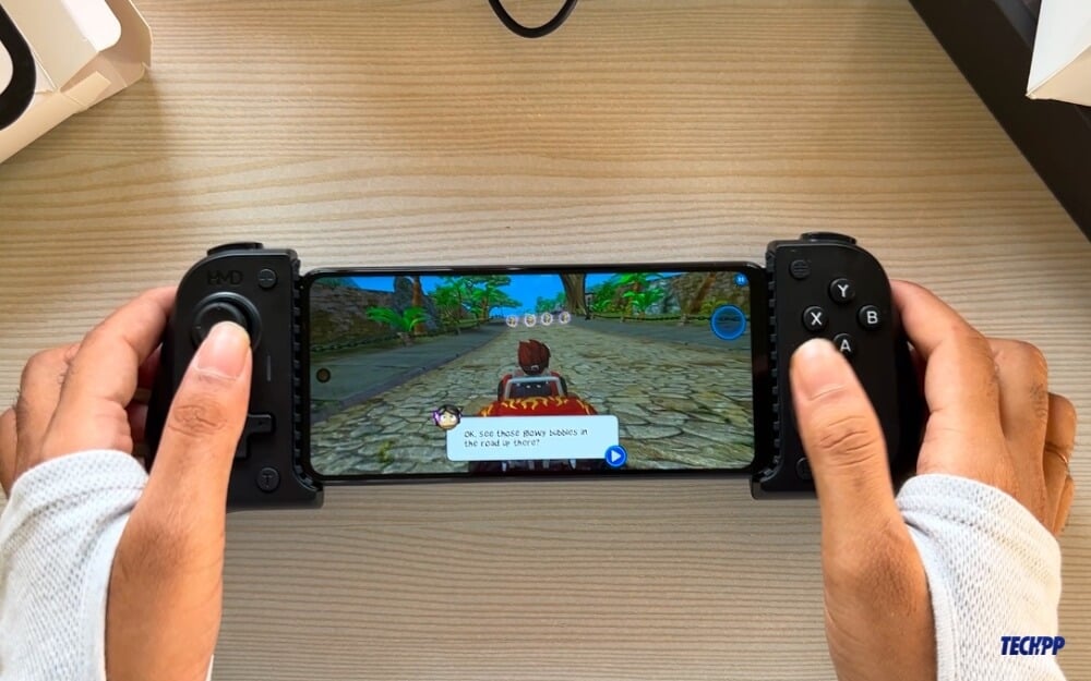 giocando su hmd fusion mobile usando controller