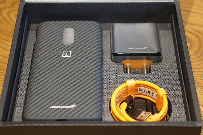 マクラーレンエディションで、OnePlusはAndroidのiPhoneに近づく！ - oneplus 6t mclaren 3.jpg