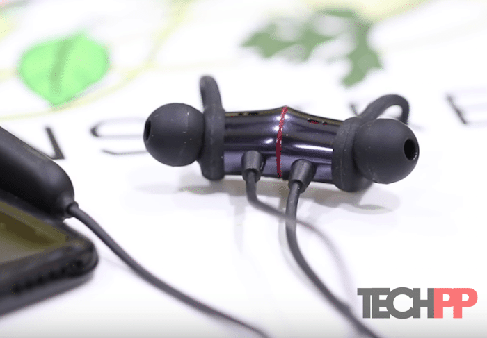 critique des oneplus bullets wireless : un homme à tout faire, maître de certains - oneplus bullets wireless embouts 2