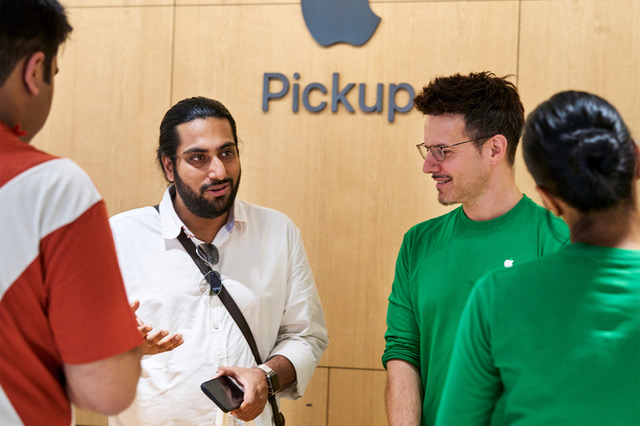 l'apple store: qualche dollaro in più? amore in realtà! - apple saket delhi india giorno di apertura ritiro apple
