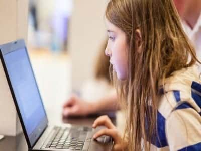 Betsy Davies : A piraté un réseau Wi-Fi public en moins de 11 minutes