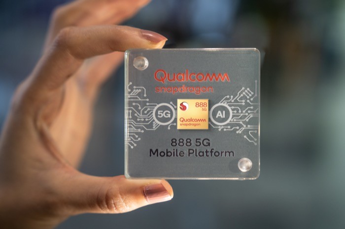 snapdragon 888 in hand