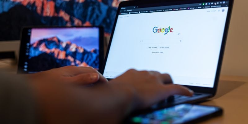 buscar detalles de correo electrónico en google