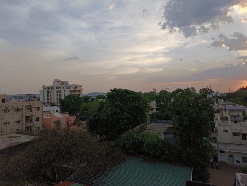 imagem capturada pela câmera principal do realme 11 pro+ à noite