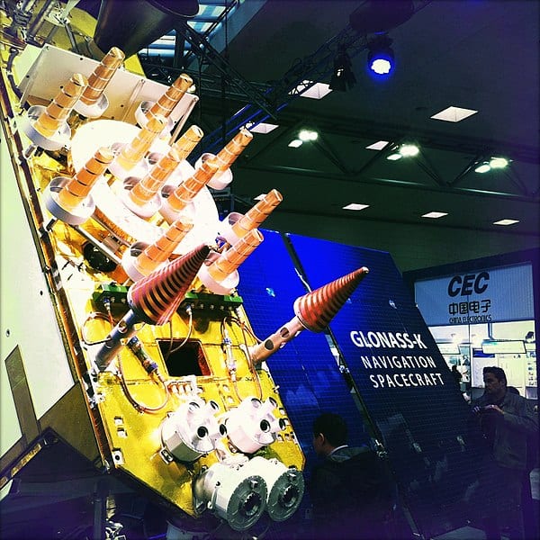 Un modelo de un satélite GLONASS-K exhibido en CeBit 2011