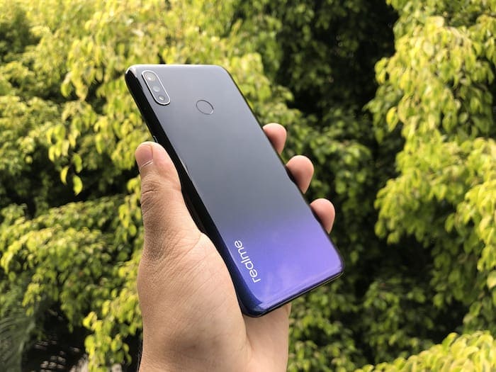 poniéndose al día de manera casual: comparación entre realme 3 y redmi note 7 - diseño del realme 3