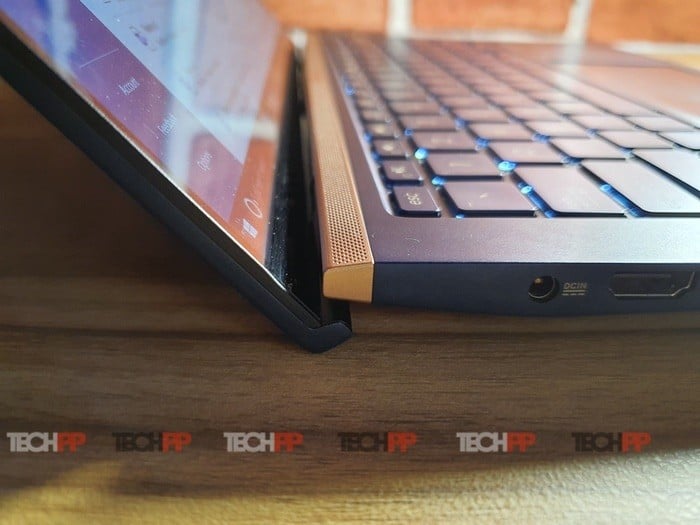 asus zenbook 14 ux434 review: your touchpad now has a screen! - asus zenbook 14 dualscreen review 8