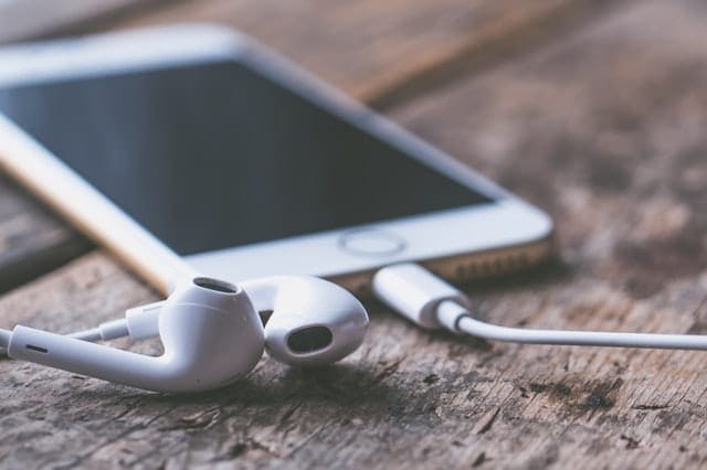 Warum iPhones im Allgemeinen besseren Ausgangssound als Android-Smartphones erzeugen? - iOS Cover