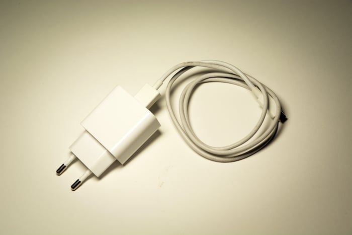 箱に充電器なし