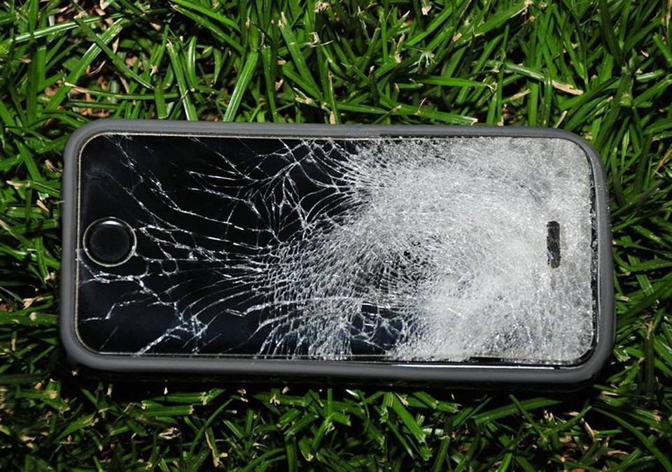 Этот iPhone спас жизнь своему владельцу, остановив пулю!